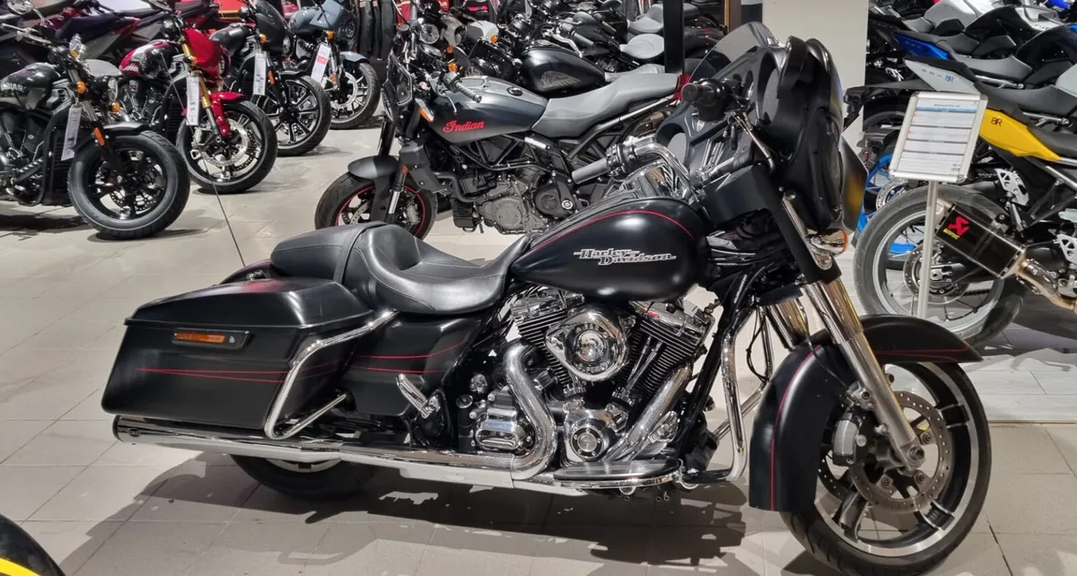 Harley Davidson FLHXS STREET GLIDE - Image 1