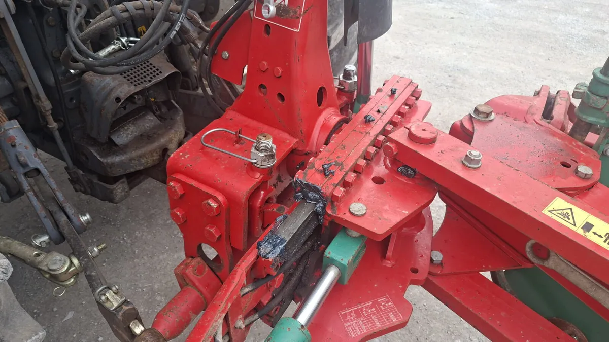 Kverneland 4 Furrow ED reversible plough - Image 3