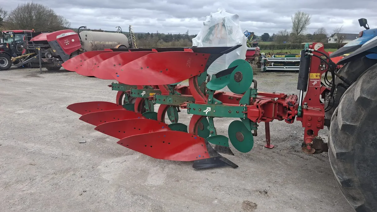 Kverneland 4 Furrow ED reversible plough - Image 1