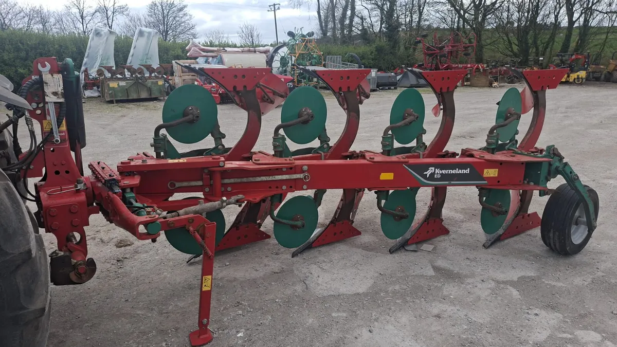 Kverneland 4 Furrow ED reversible plough - Image 2