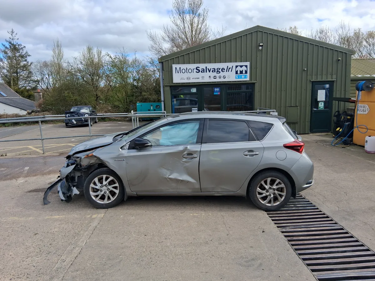 2018 TOYOTA AURIS HYBRID (for parts only) - Image 1