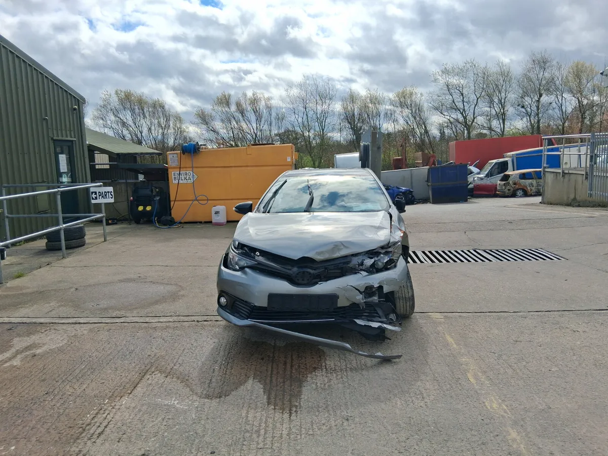 2018 TOYOTA AURIS HYBRID (for parts only) - Image 3