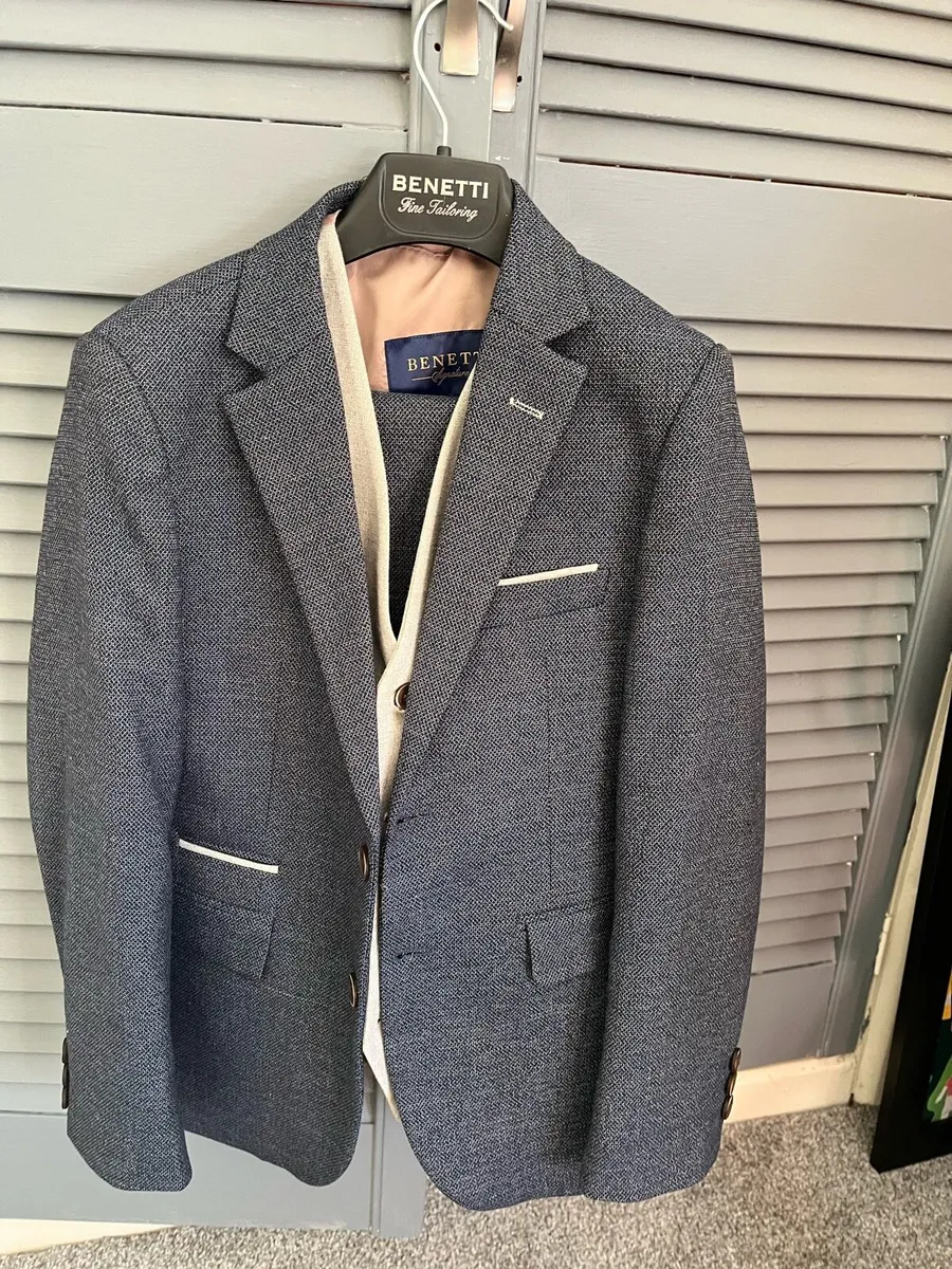 Boys suit - Image 1