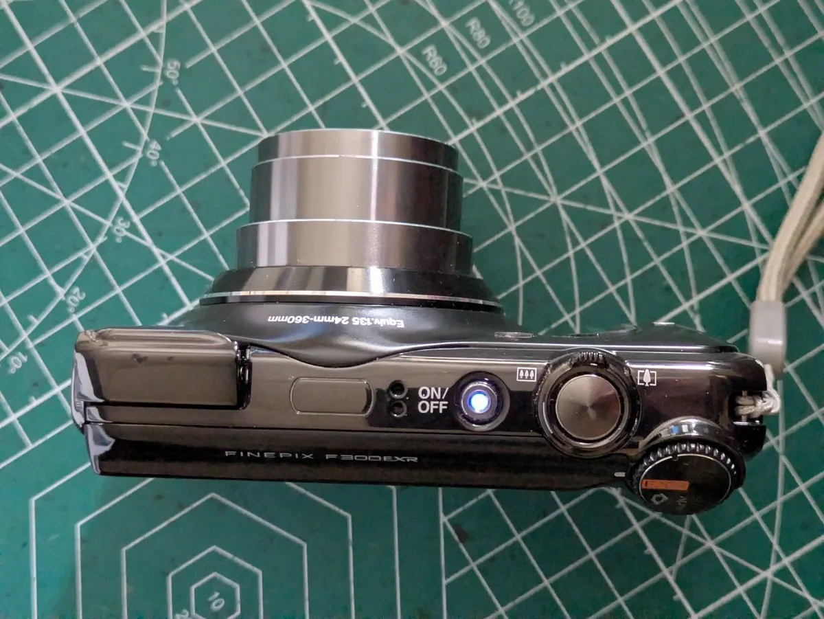 Fujifilm F300EXR 12MP SuperCCD🌈 compact 📸 - Image 3