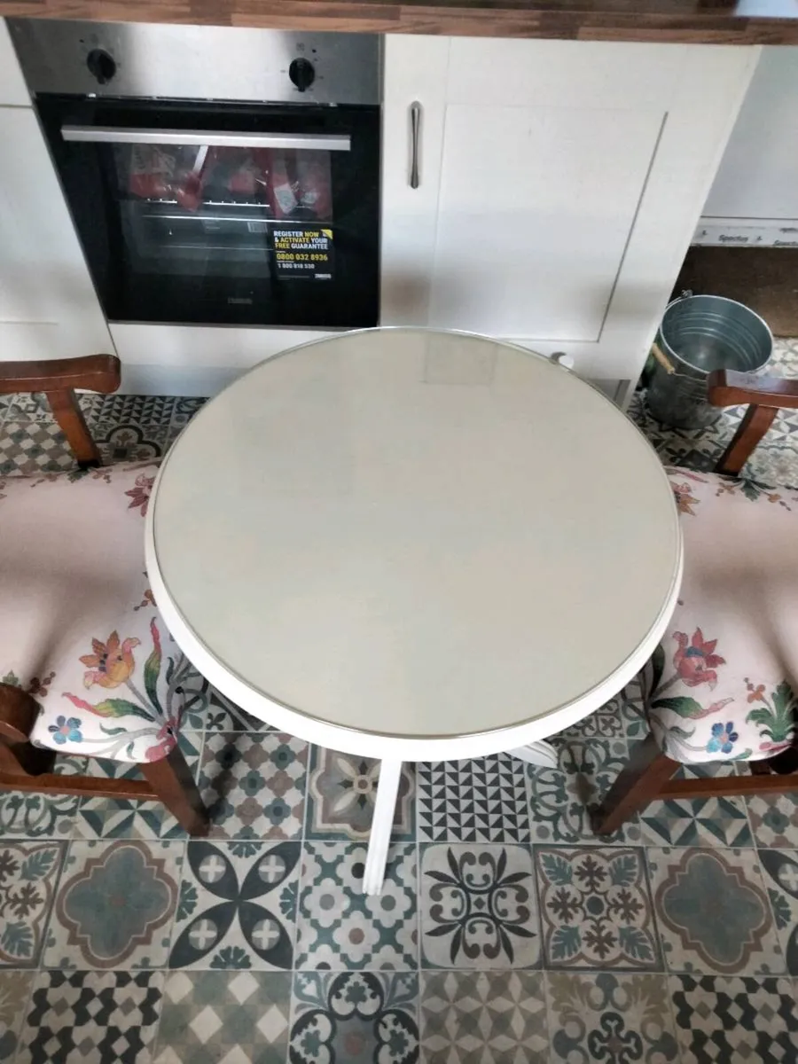 Dining table And chairs - Image 2