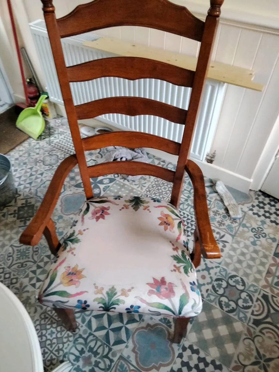 Dining table And chairs - Image 3