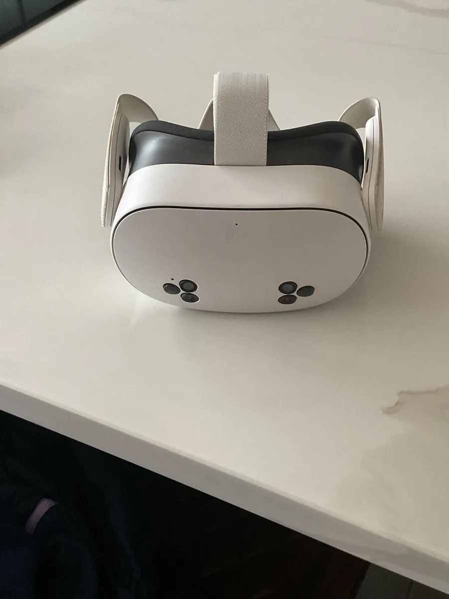 Meta quest 3s VR Headset - Image 1