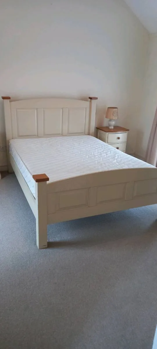 Bedroom Suite of Furniture. - Image 3