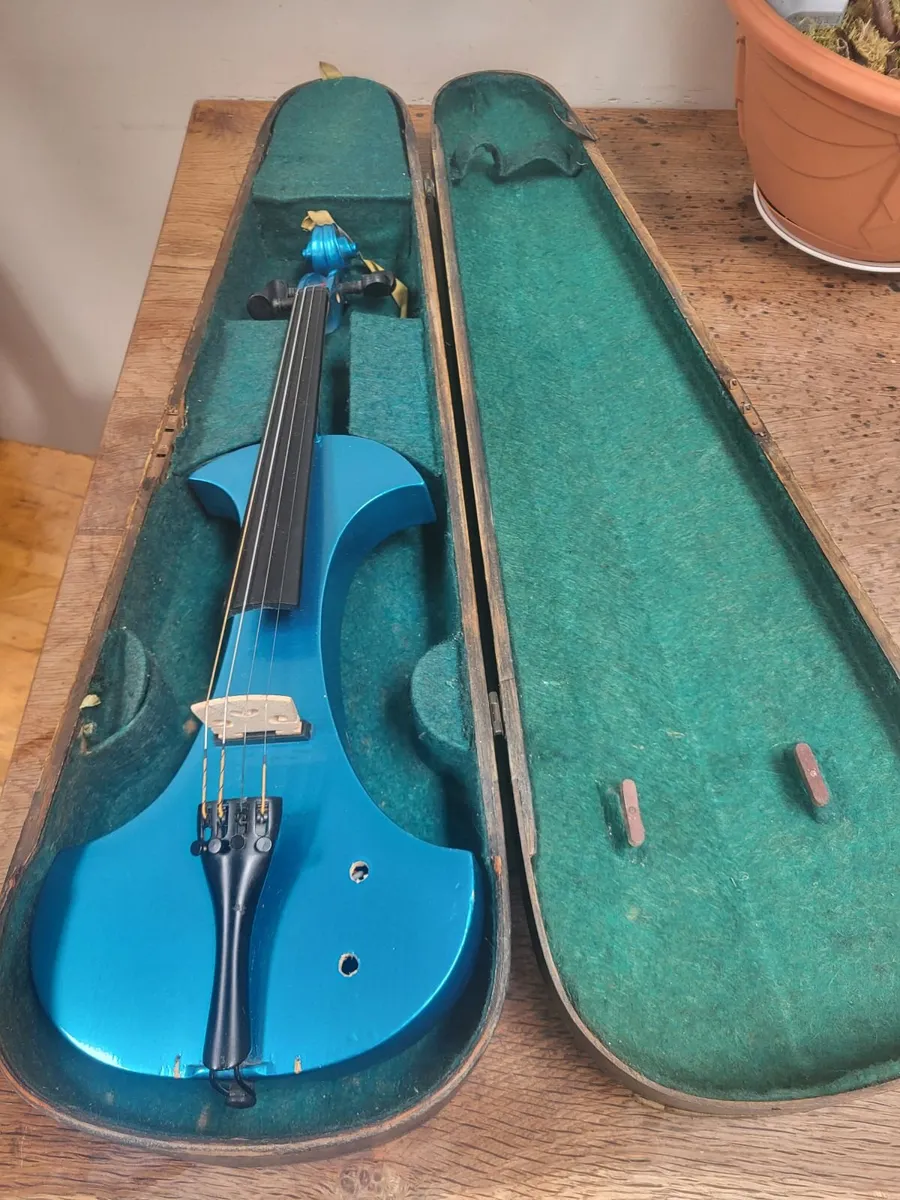 electric violin - Image 1