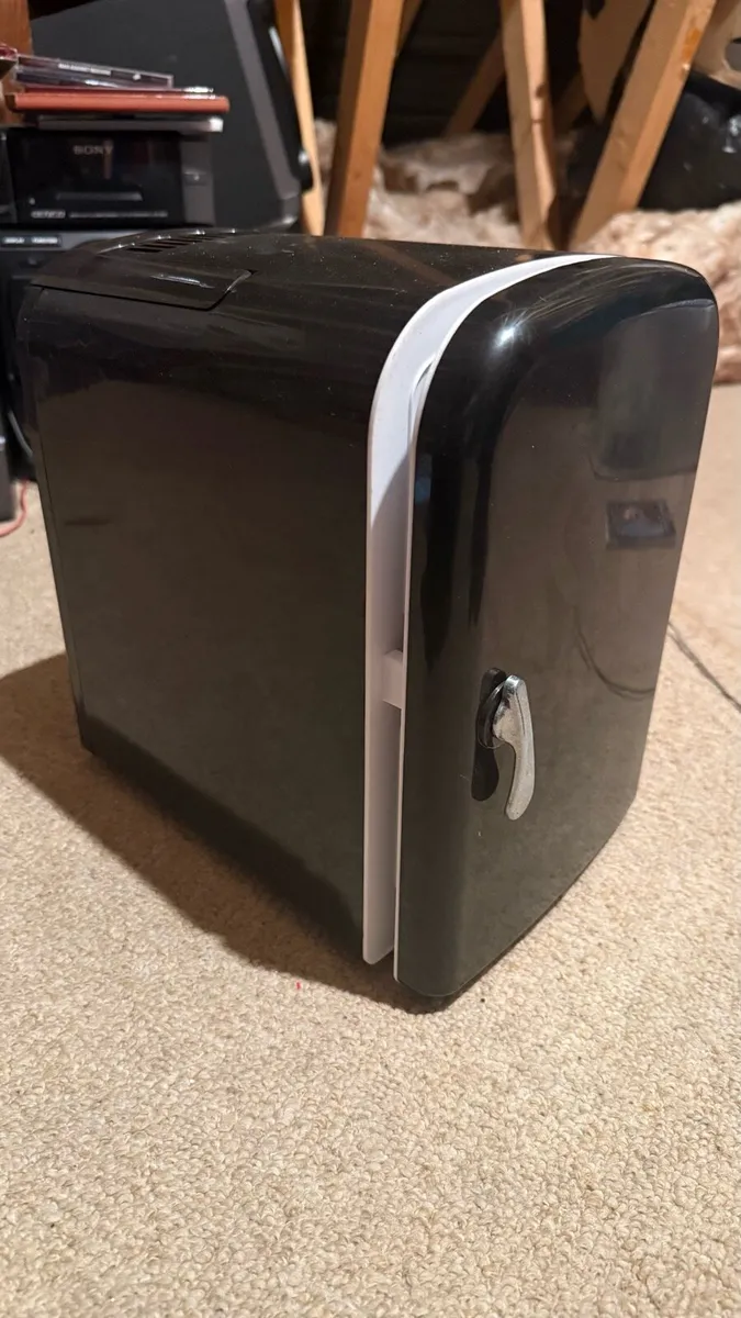Mini fridge