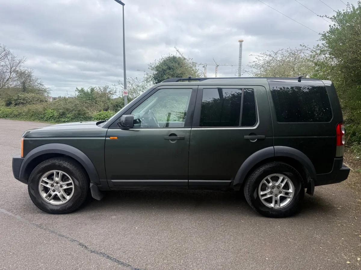 Land Rover Discovery 5 Seat CrewCab ** READ AD** - Image 4