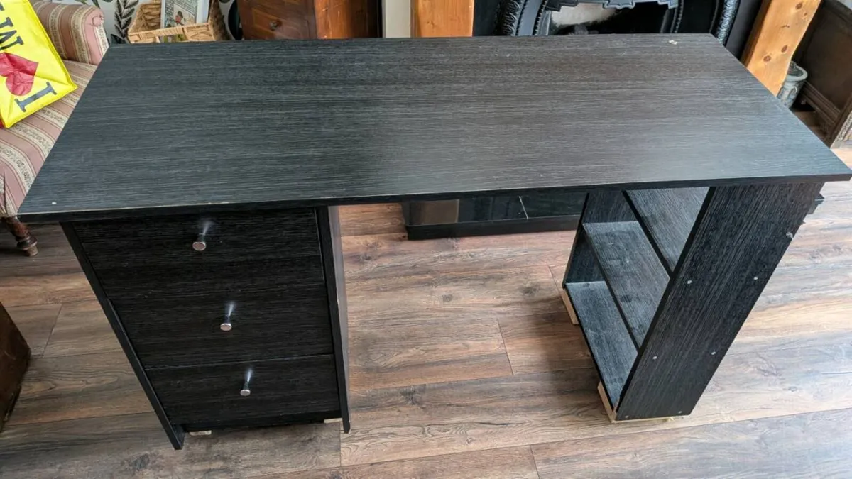 Desk for small home office or children - Image 1