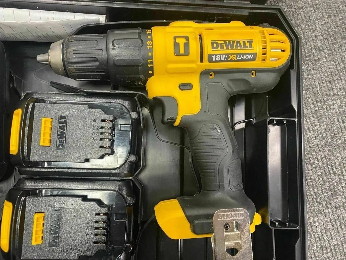 Dewalt DCD 776 Drill + 2x 1.5AH + Charger - Image 2