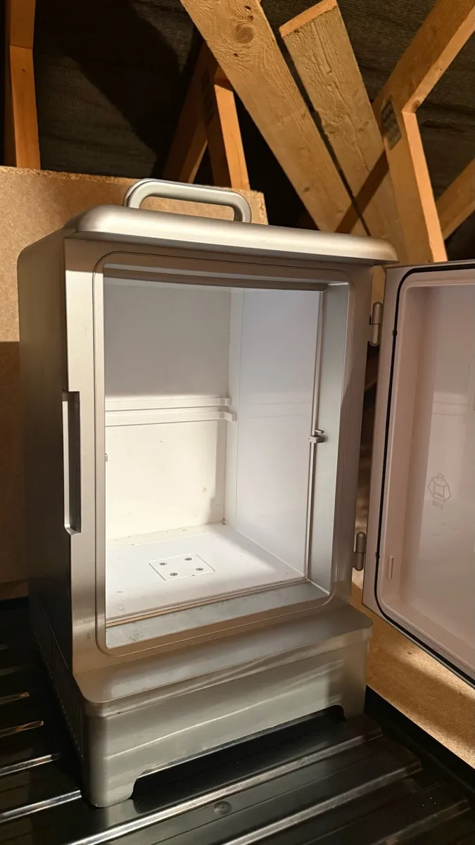 Mini fridge - Image 2