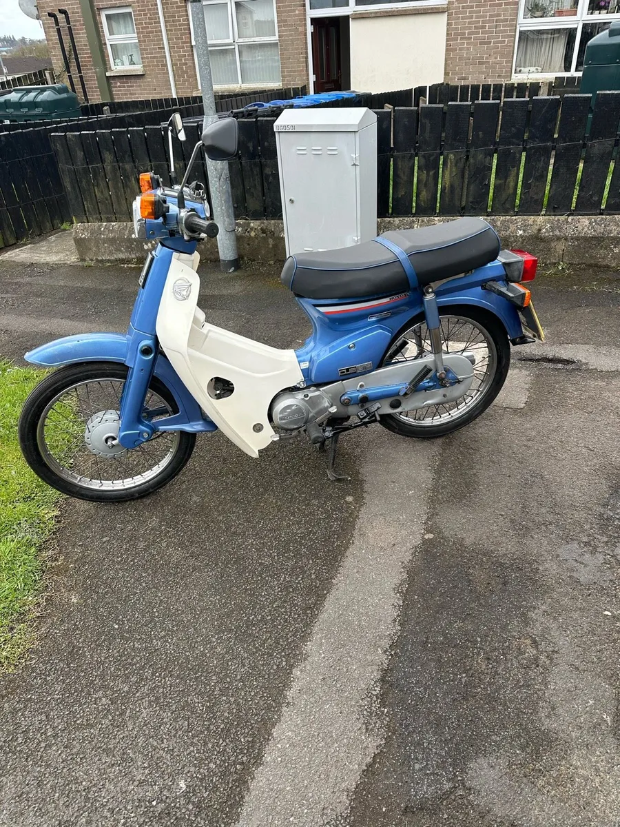 2000 Honda C90 Cub - Image 1