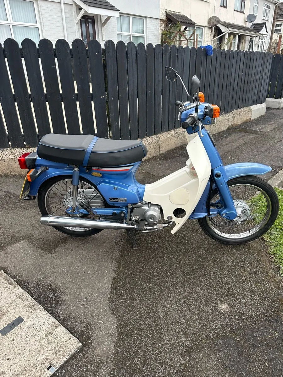 2000 Honda C90 Cub - Image 2