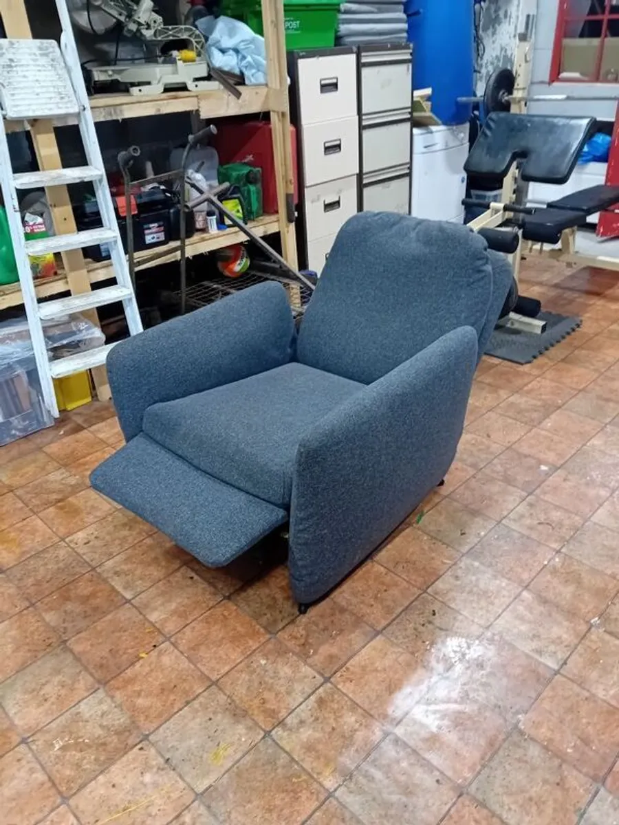 recliner chair - Image 1