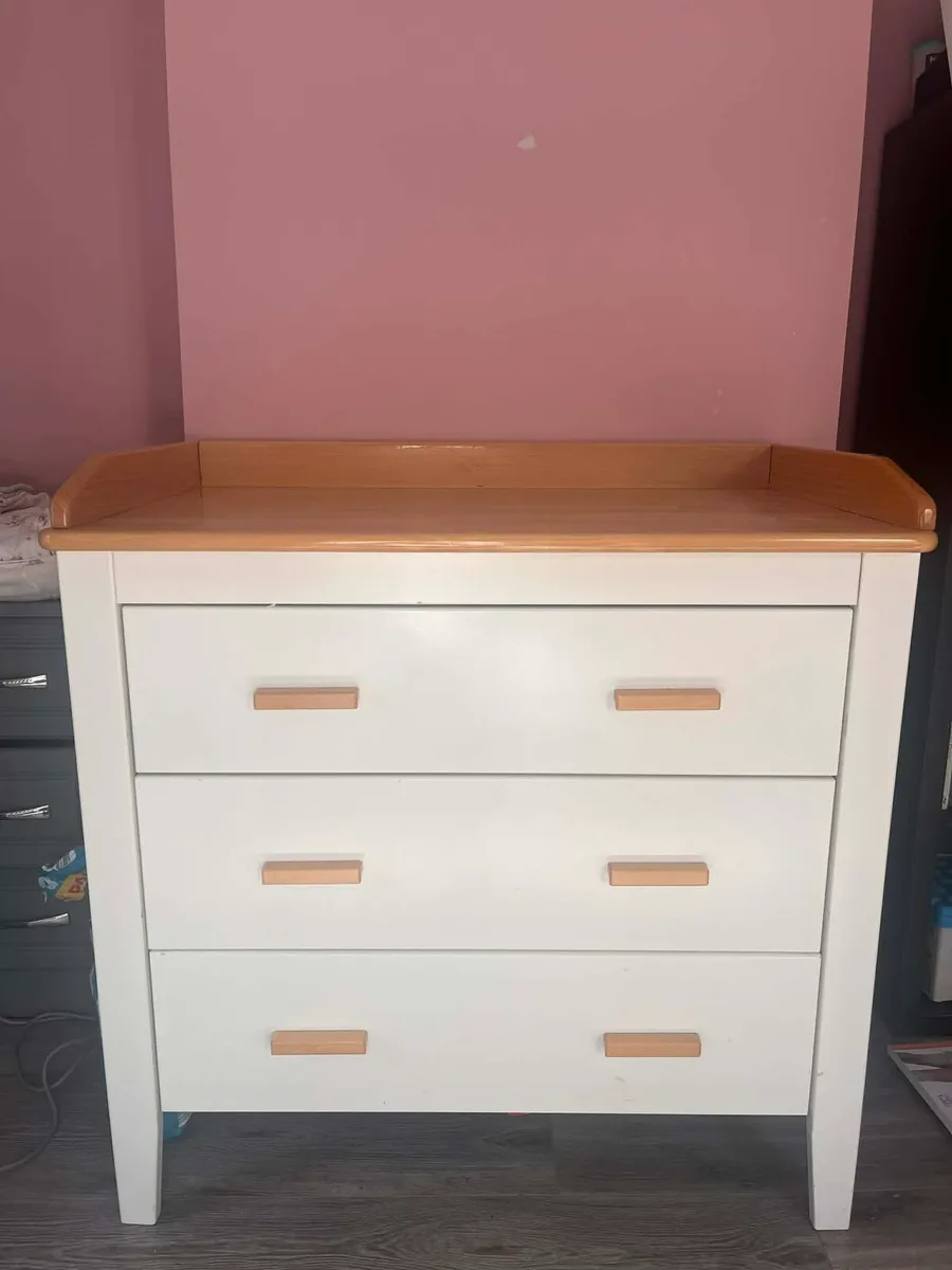 Mamas and papas baby changing unit. - Image 1