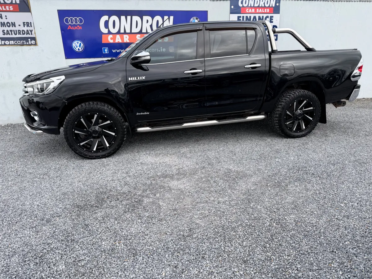 2016 TOYOTA HILUX 2.4 D-4D INVINICBLE X D/C AUTO - Image 2