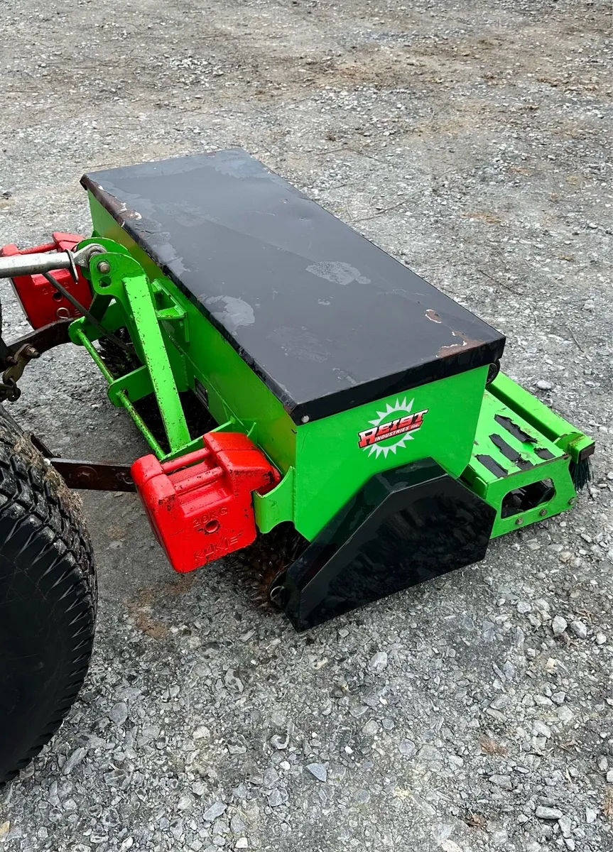 Compact Lawn Seeder / Lawn Over Seeder - Image 2