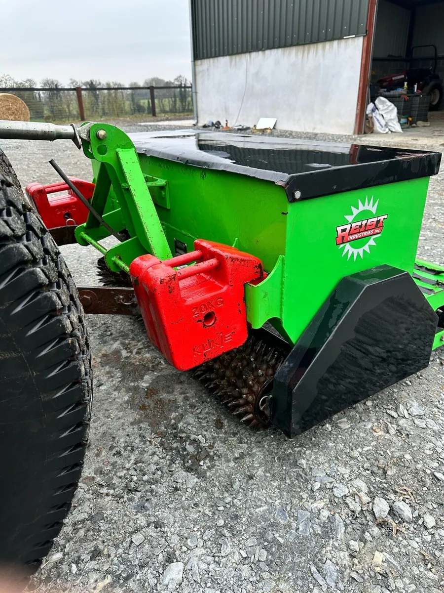 Compact Lawn Seeder / Lawn Over Seeder - Image 4