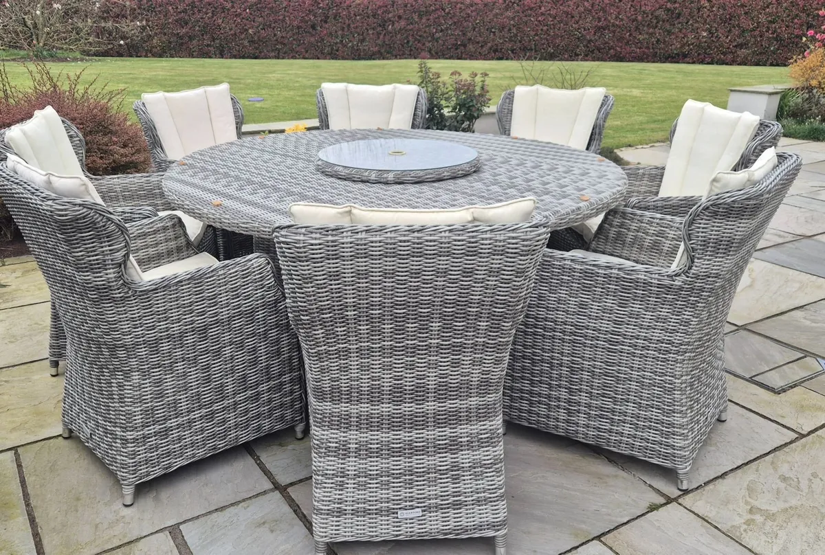 Garden furniture - Image 1