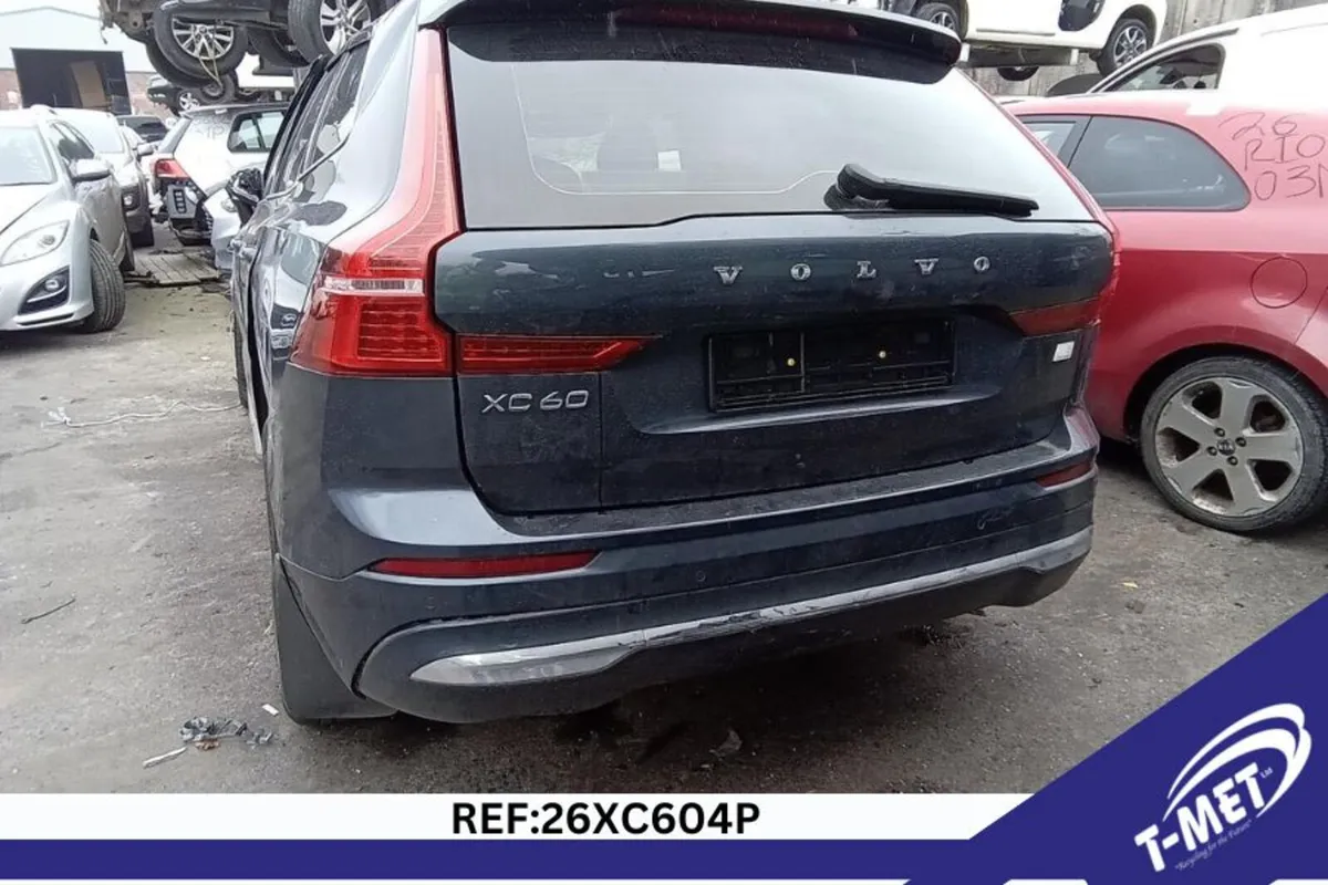 2023 VOLVO XC60 BREAKING FOR PARTS - Image 2