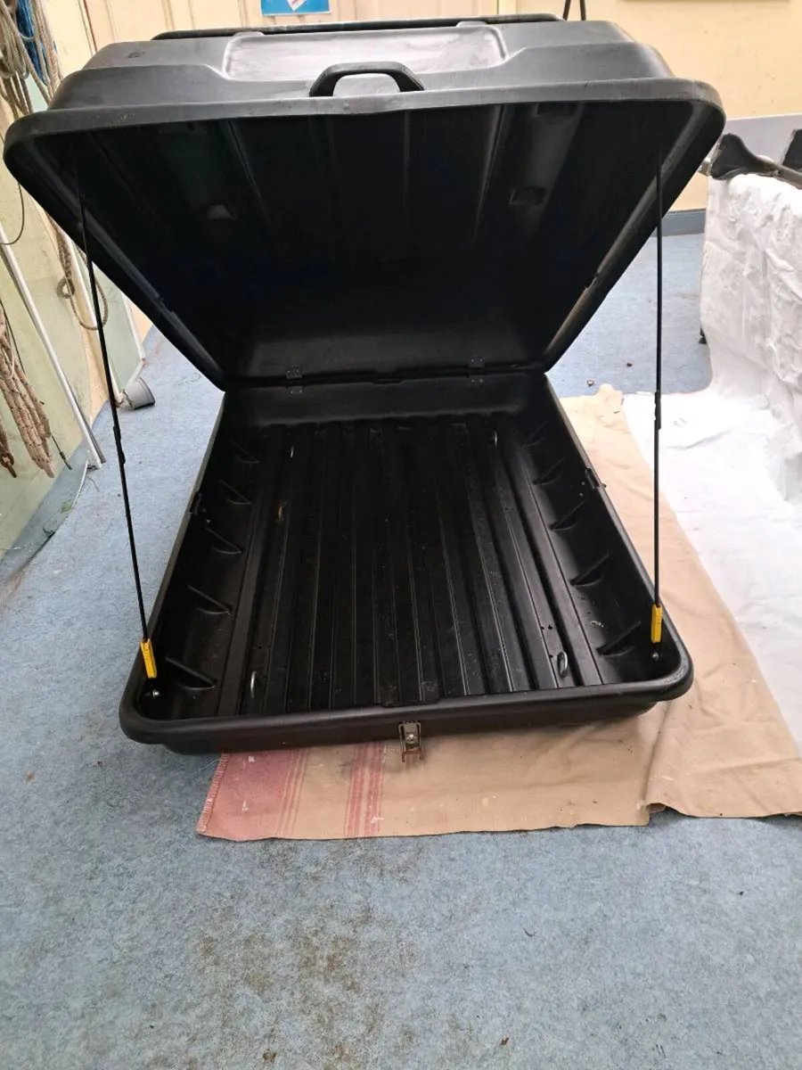 Roof-box & mounting bars - Image 3