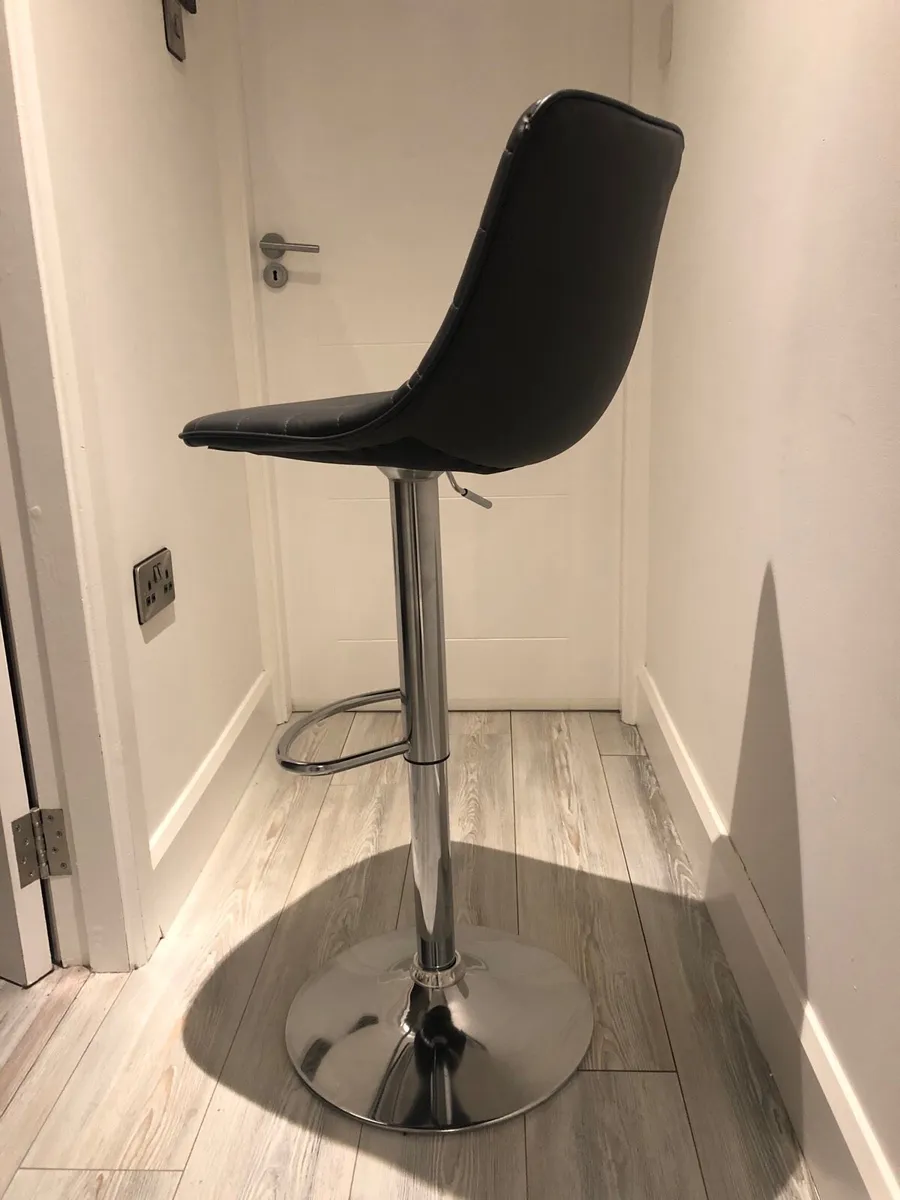 Kitchen counter barstool - Image 3