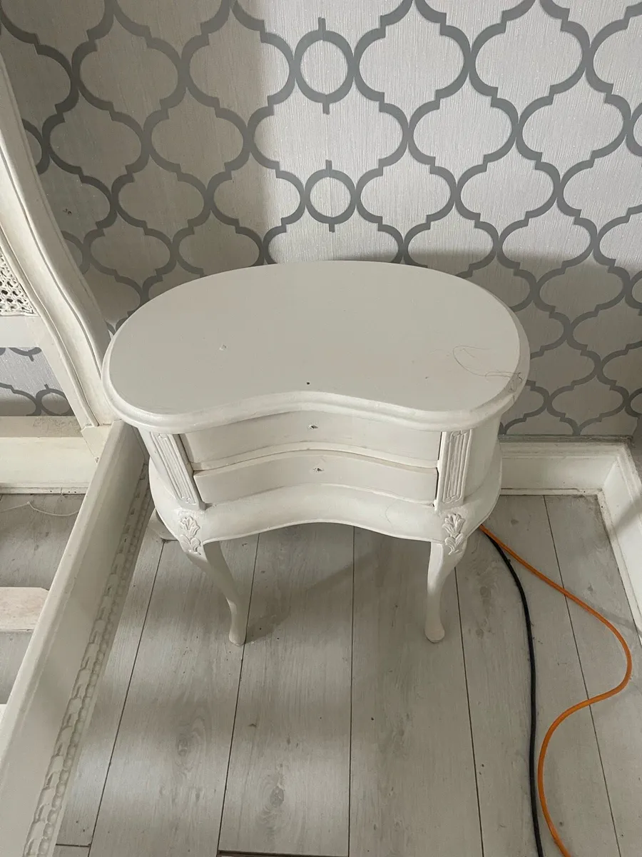 French bedroom suite six piece - Image 4