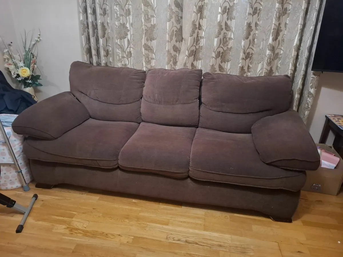 Suite of furniture - Image 1