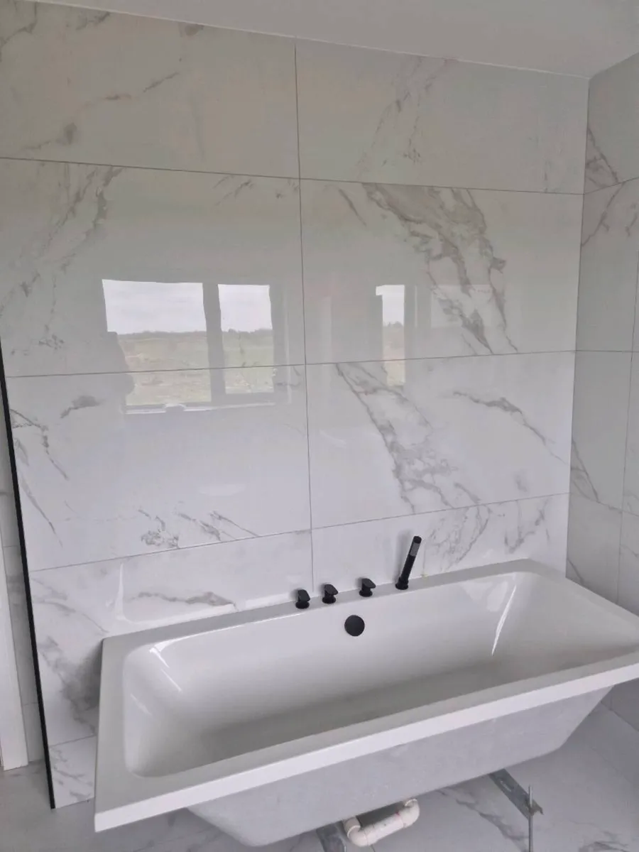 Bath and taps - Image 2