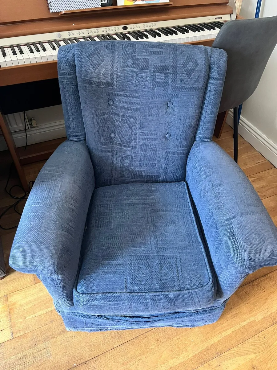Free Sofa and 2 chairs - Image 2