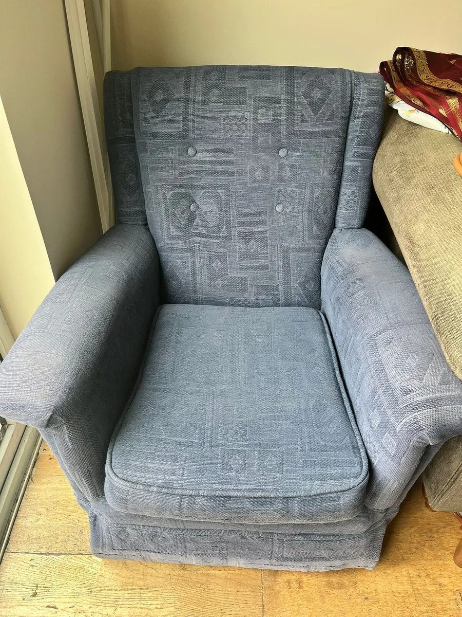 Free Sofa and 2 chairs - Image 3