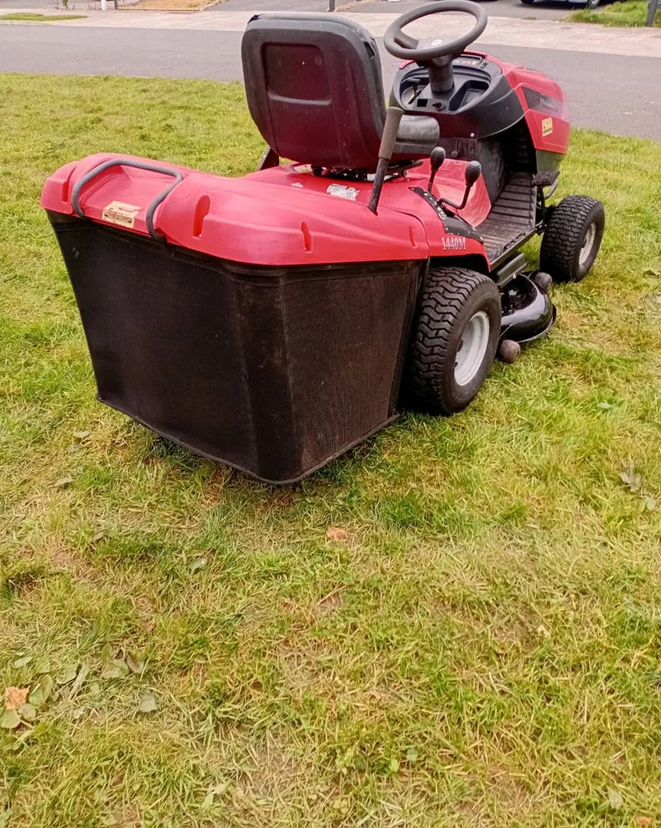 Ride on lawnmower - Image 3