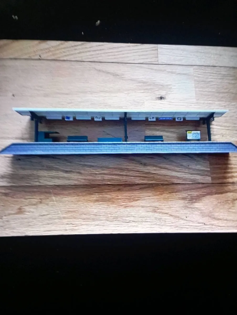 MODLE RAILWAYS  STATION  PLATFORM ACCESSORIES - Image 1