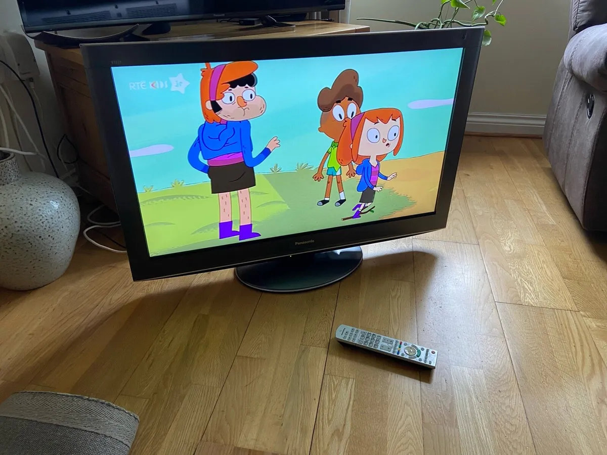 Panasonic. 37. Inch. TV - Image 2