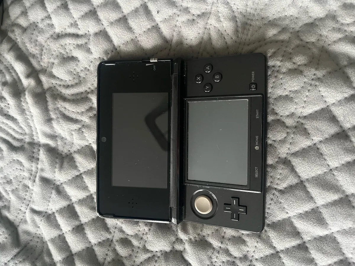 Nintendo 3DS - Image 3