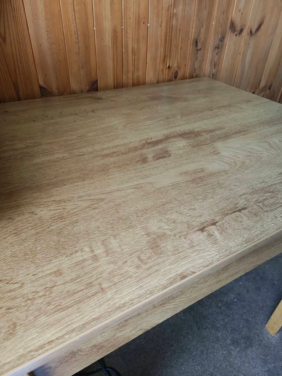 Compact oak-effect table in excellent condition - Image 2