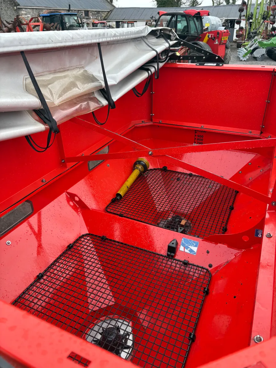 Kuhn Rauch fertiliser spreader - Image 2