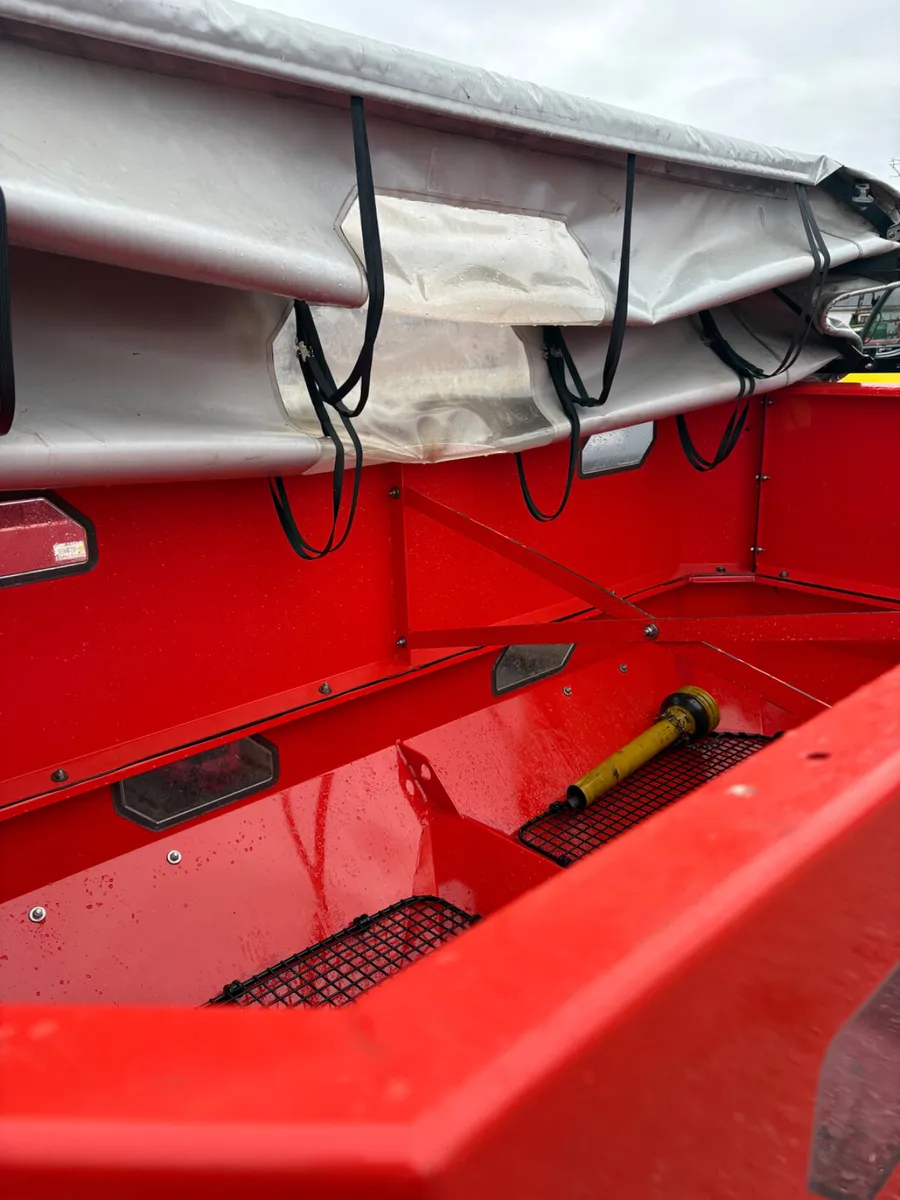Kuhn Rauch fertiliser spreader - Image 3