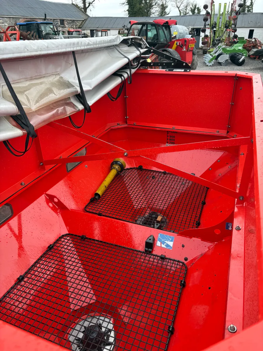 Kuhn Rauch fertiliser spreader - Image 4