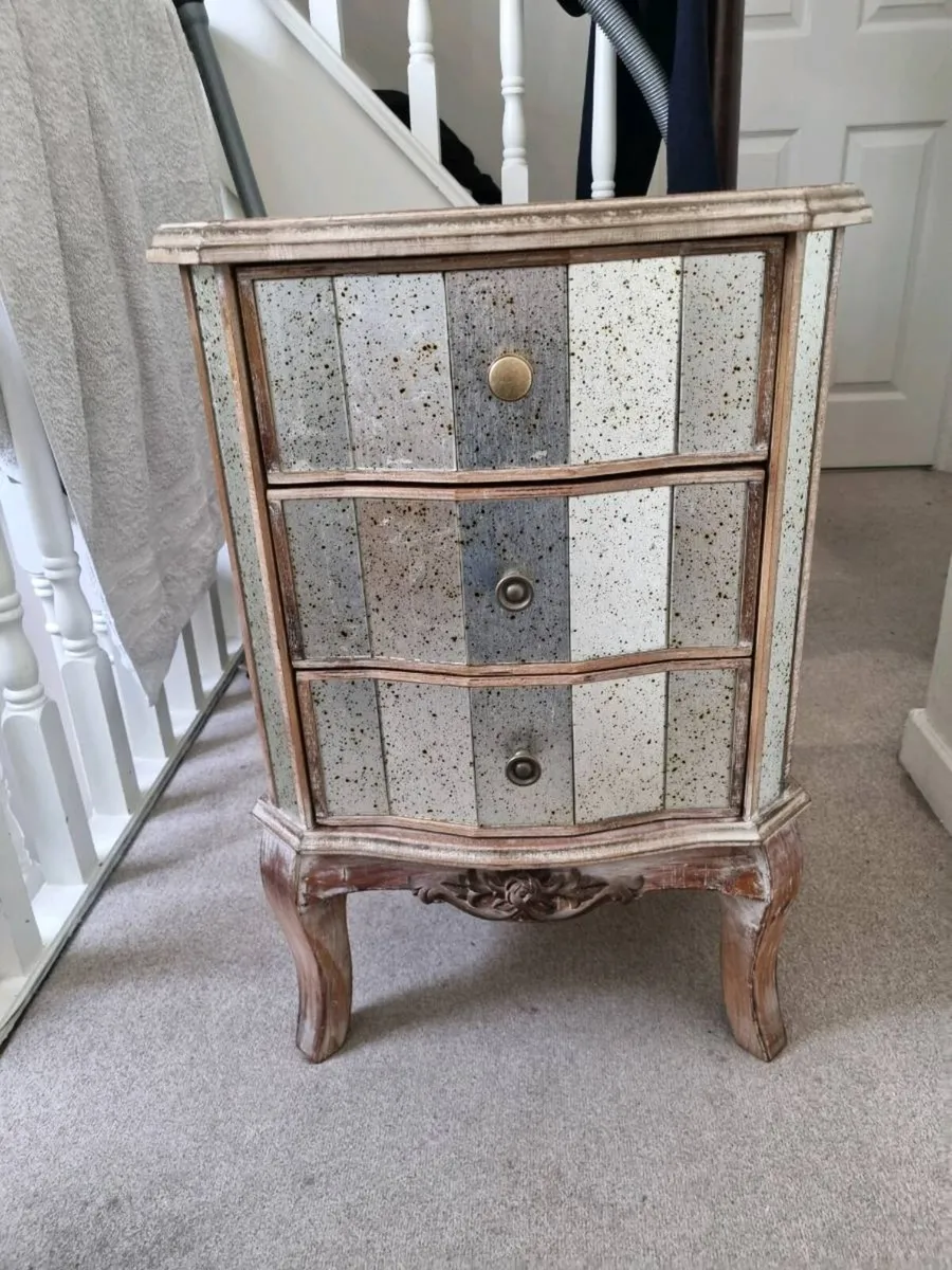 Vintage looking locker - Image 1