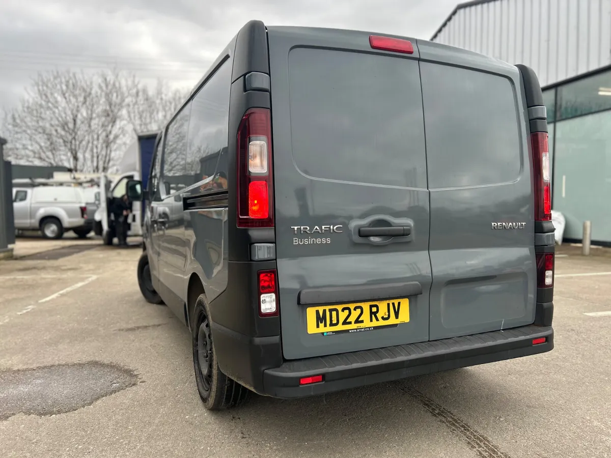 Renault Trafic SL28 Business Blue dCi 130 2022 - Image 4