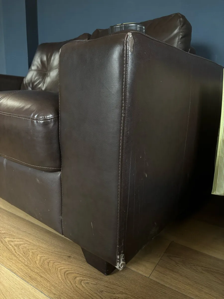 Black leather sofa - Image 4