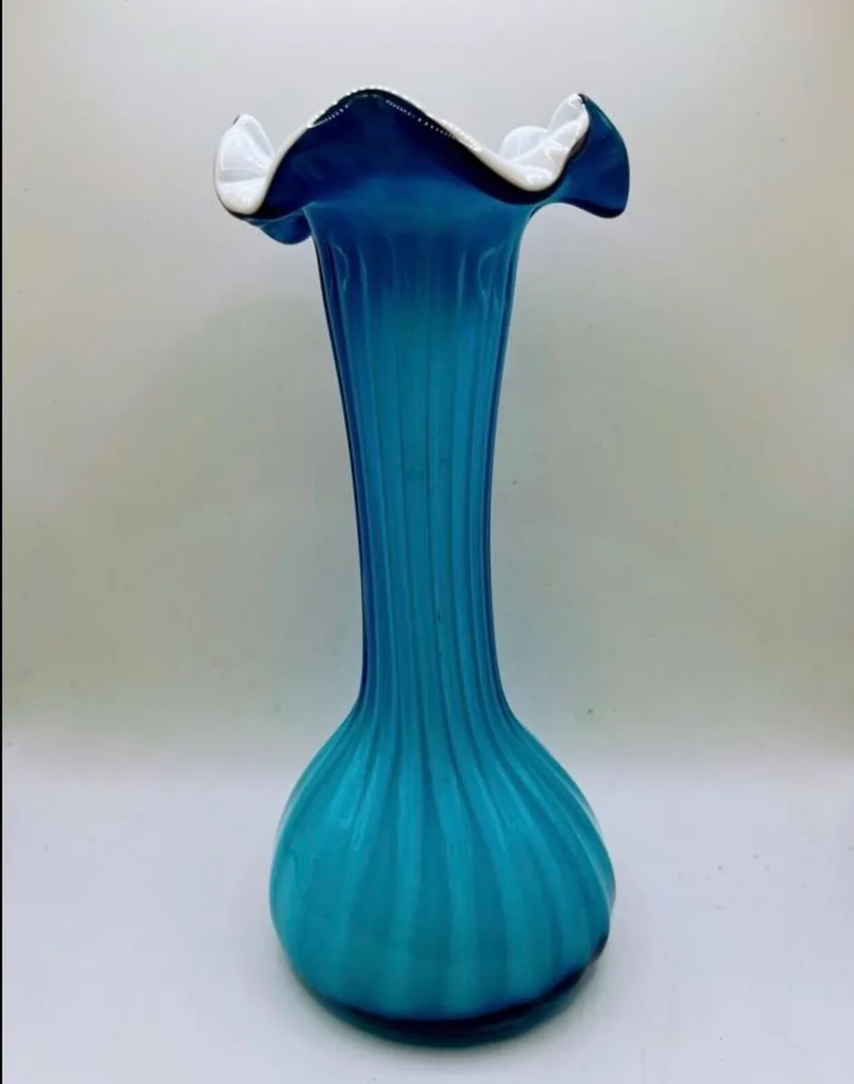 Vintage 1970s art glass marine blue ribbon vase - Image 4