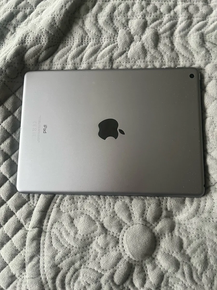 iPad 2018 6th Gen 128GB - Image 3