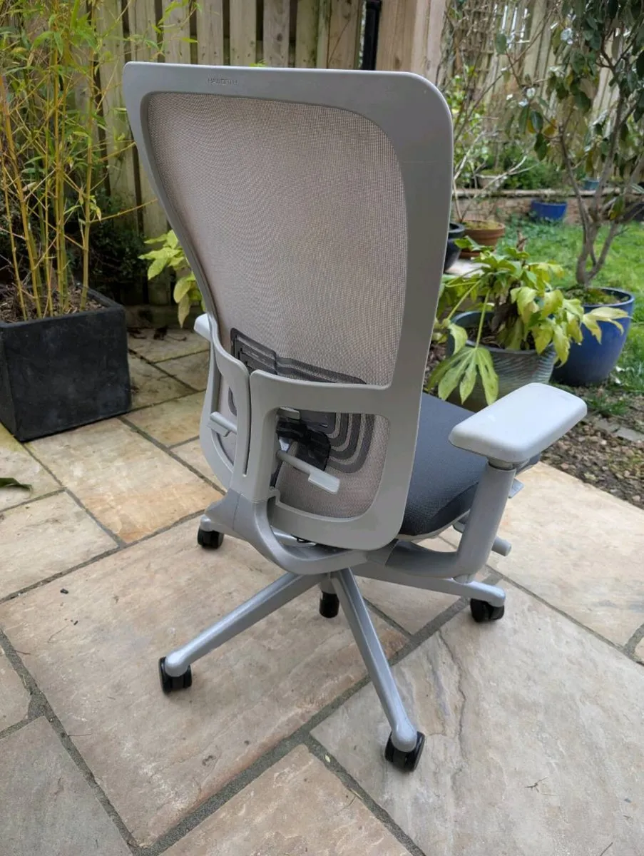 Ergonomic office chair - Image 2