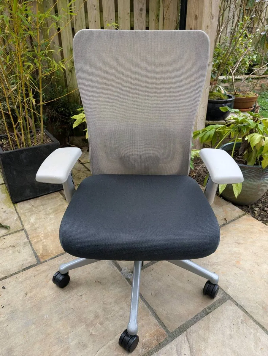 Ergonomic office chair - Image 4
