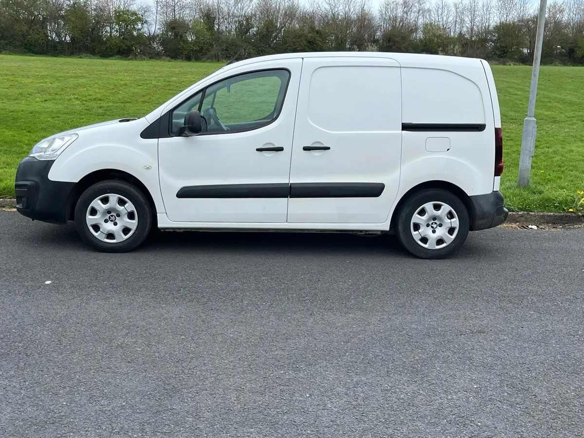 2017 Partner, 3 Seats, Service History, DOE - Image 1